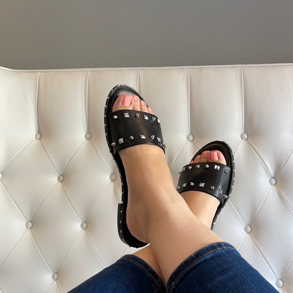 SOLD🆕 STEVEMADDEN black stud slides Sz 9 - Picture 3 of 6